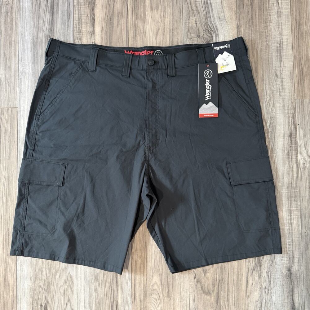Wrangler ATG Men’s Highland Cargo Shorts Size 44 Black Stretch Outdoor NWT